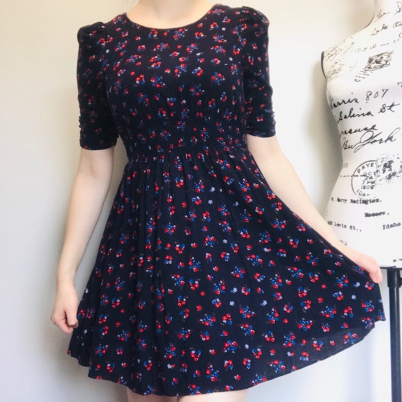 Forever 21 Ditzy Floral Skater Dress - Picture 2 of 8